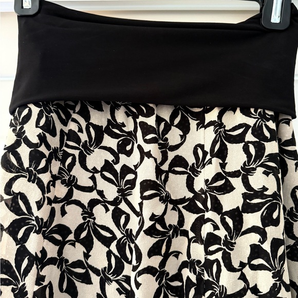 Elegant Black and Tan Reversible Skirt - Picture 3 of 6
